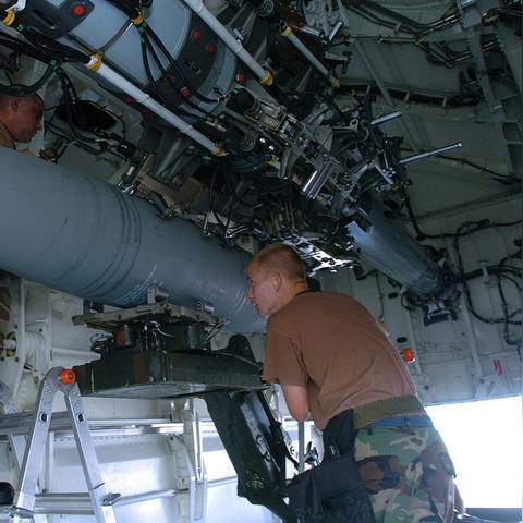 灰烬战线轰炸机形态解析