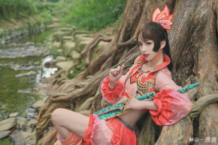 《剑星》联动《妮姬》红莲登场!美女Coser也按捺不住