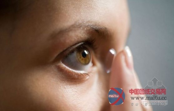 中国科学家发明夜视隐形眼镜：闭眼也能看清黑暗中的物体