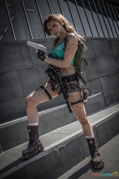《古墓丽影》劳拉cosplay：毛妹潜水服演绎双面魅力