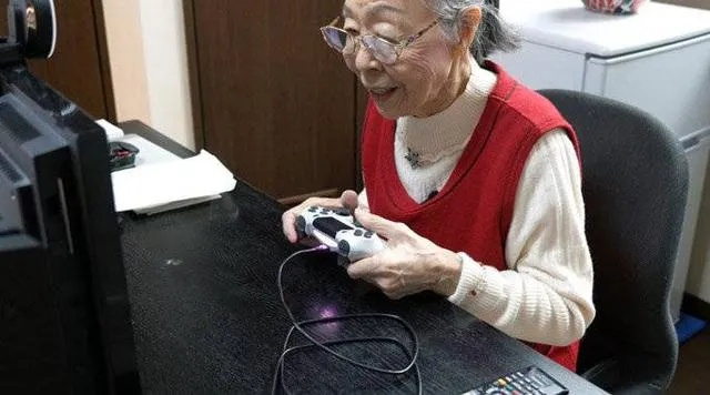 90岁玩家杨老头获吉尼斯传奇，游戏界榜样！