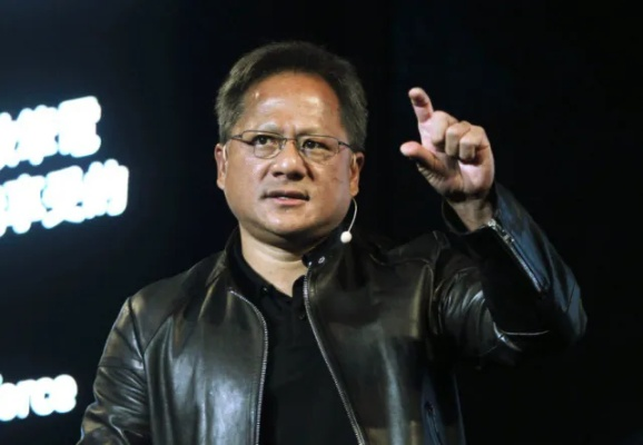 黄仁勋炮轰ASIC失败论调，周鸿祎揭示概念偷换真相！